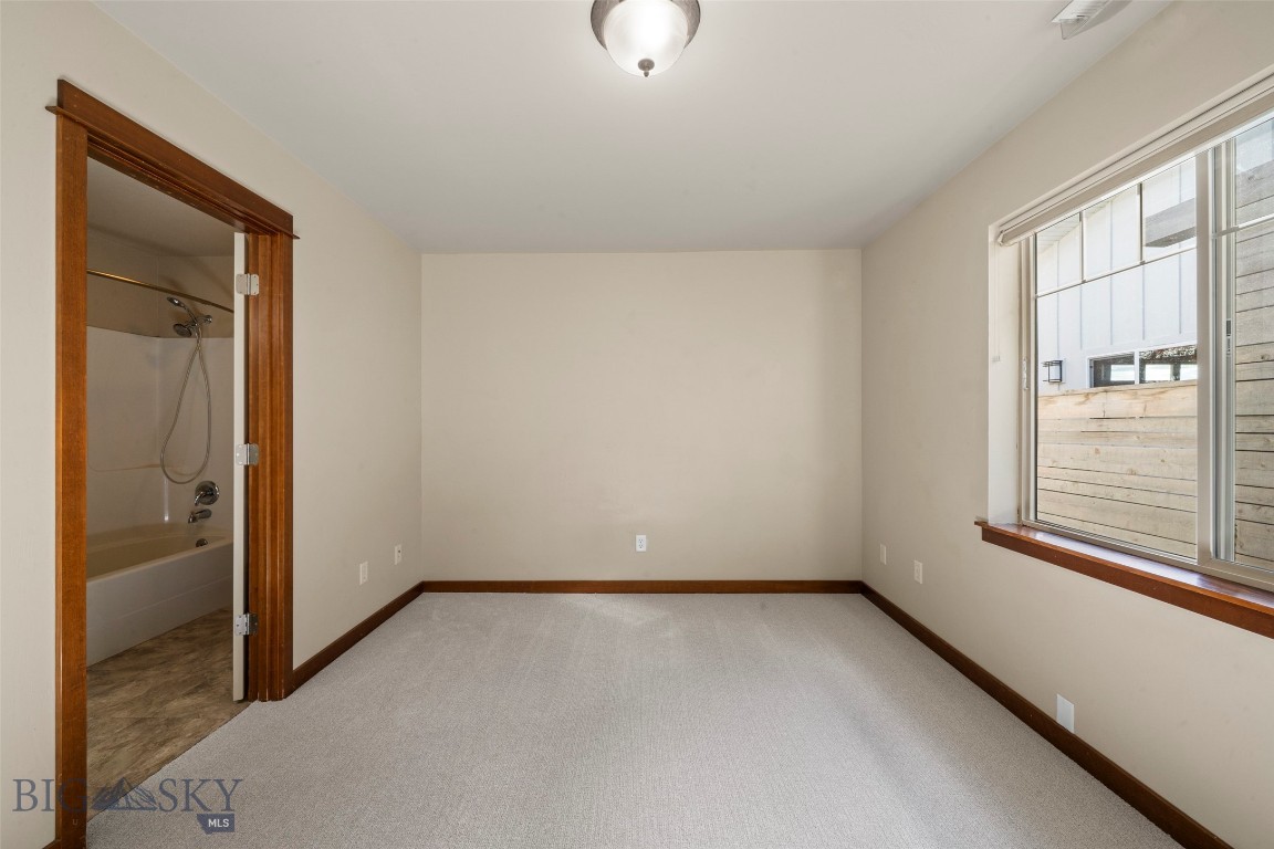 924 Twin Lakes Ave Property Photo 24