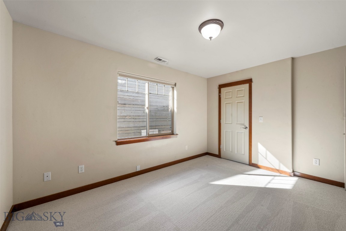924 Twin Lakes Ave Property Photo 24