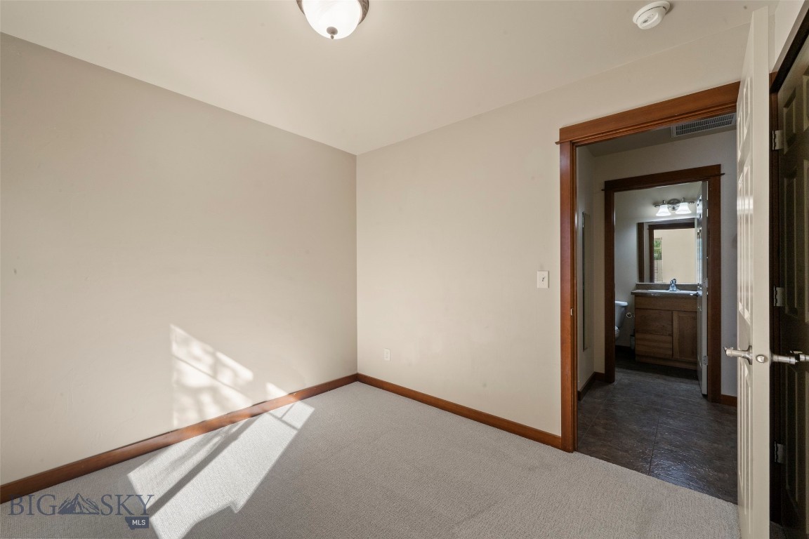 924 Twin Lakes Ave Property Photo 29