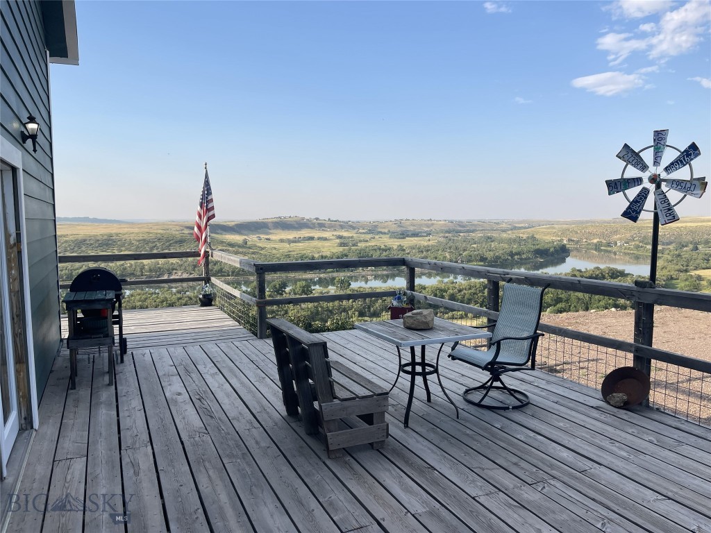 508 Goodwyn Coulee Rd Property Photo 1
