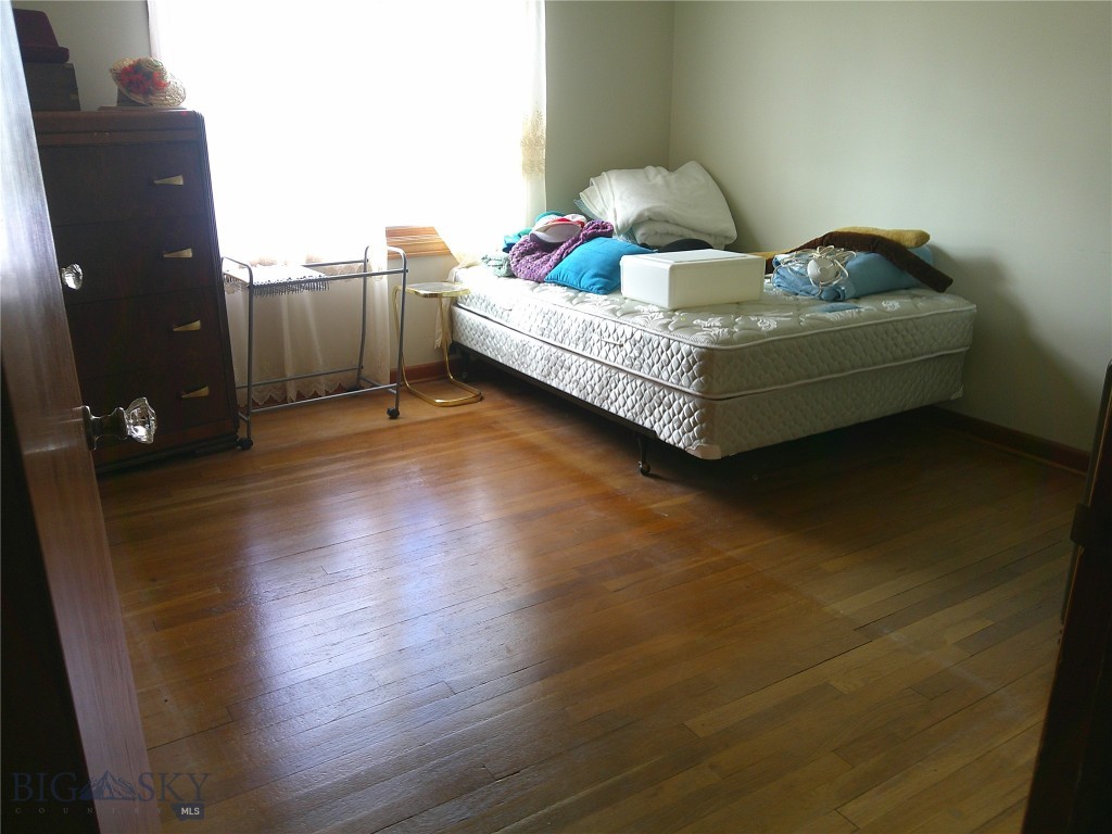 912 W 5th Street W Property Photo 10