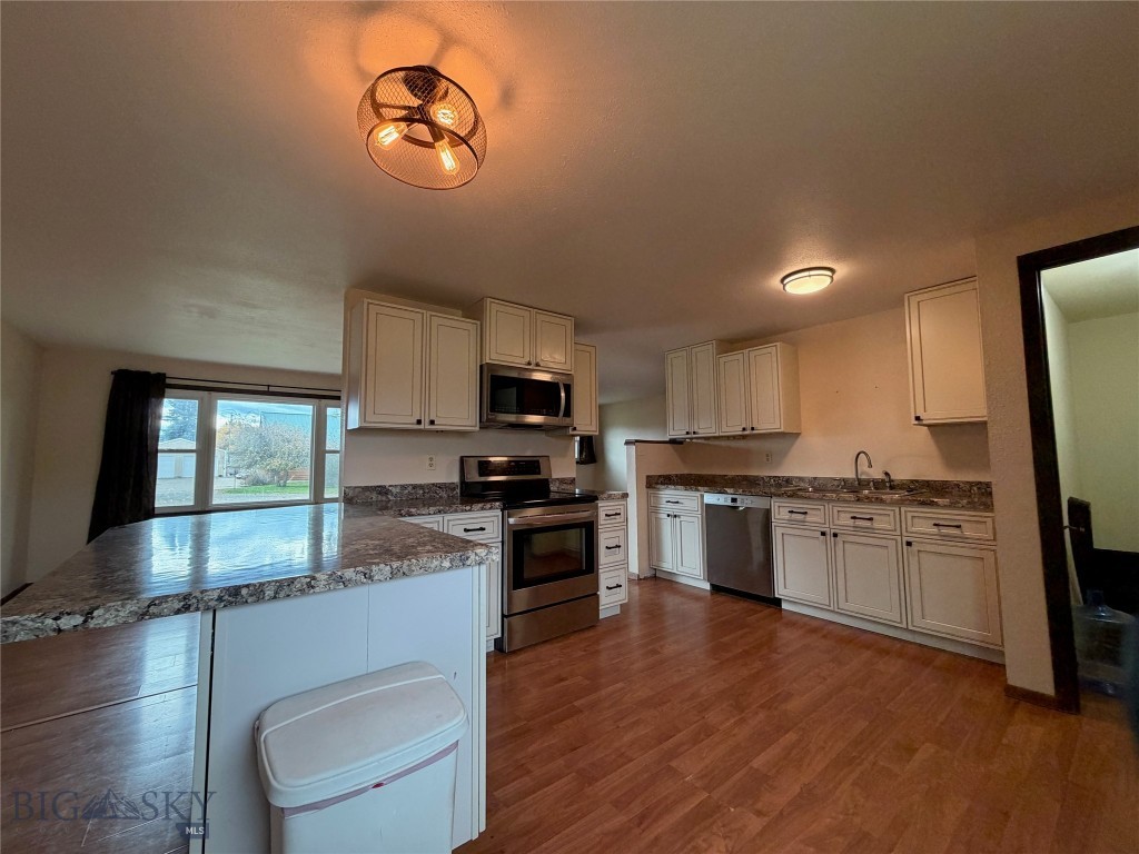 403 E Centennial Avenue Property Photo 5