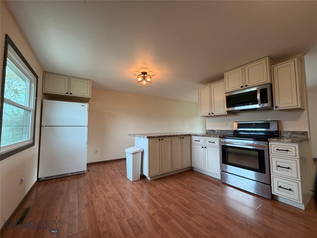 403 E Centennial Avenue Property Photo 9
