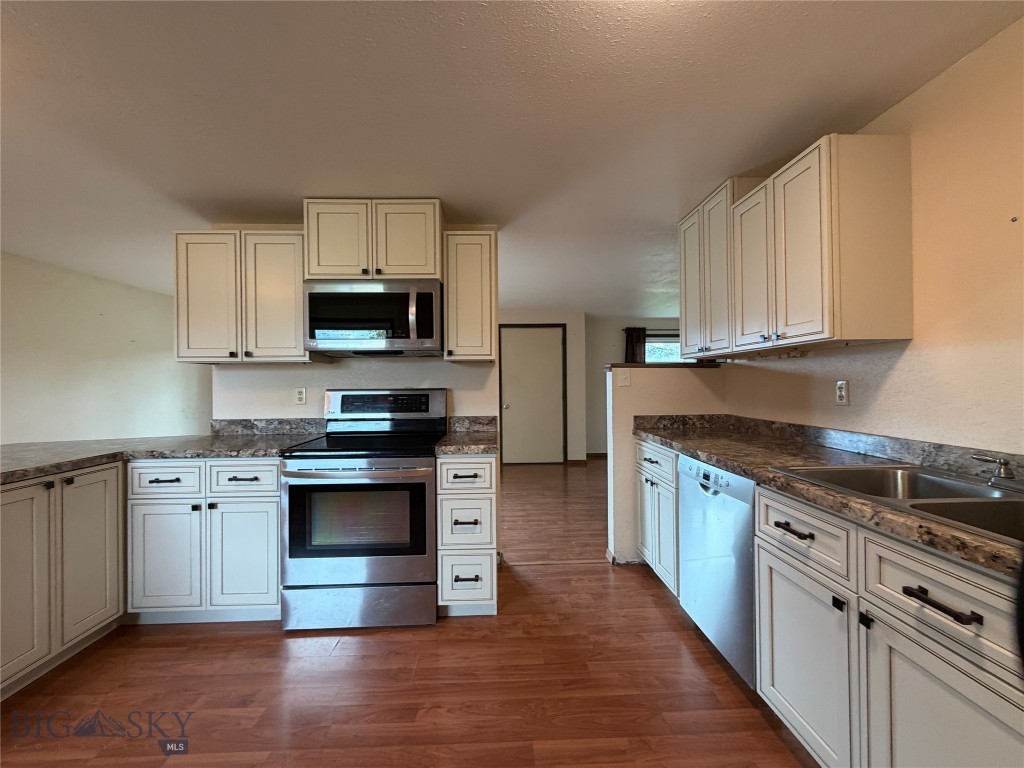 403 E Centennial Avenue Property Photo 10