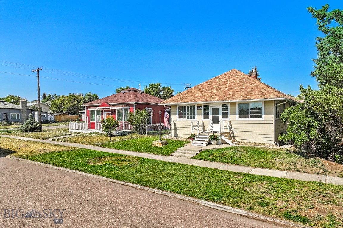 107 2nd Street N Property Photo 3