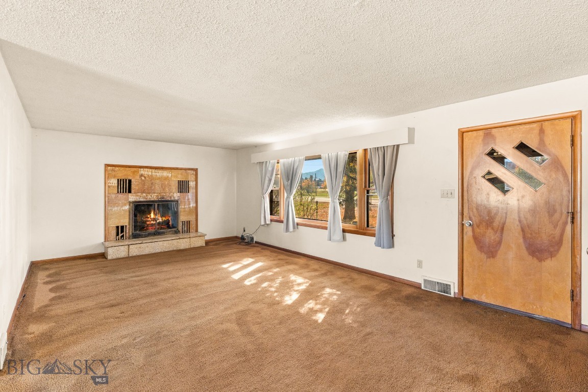 1601 W College Street Property Photo 7