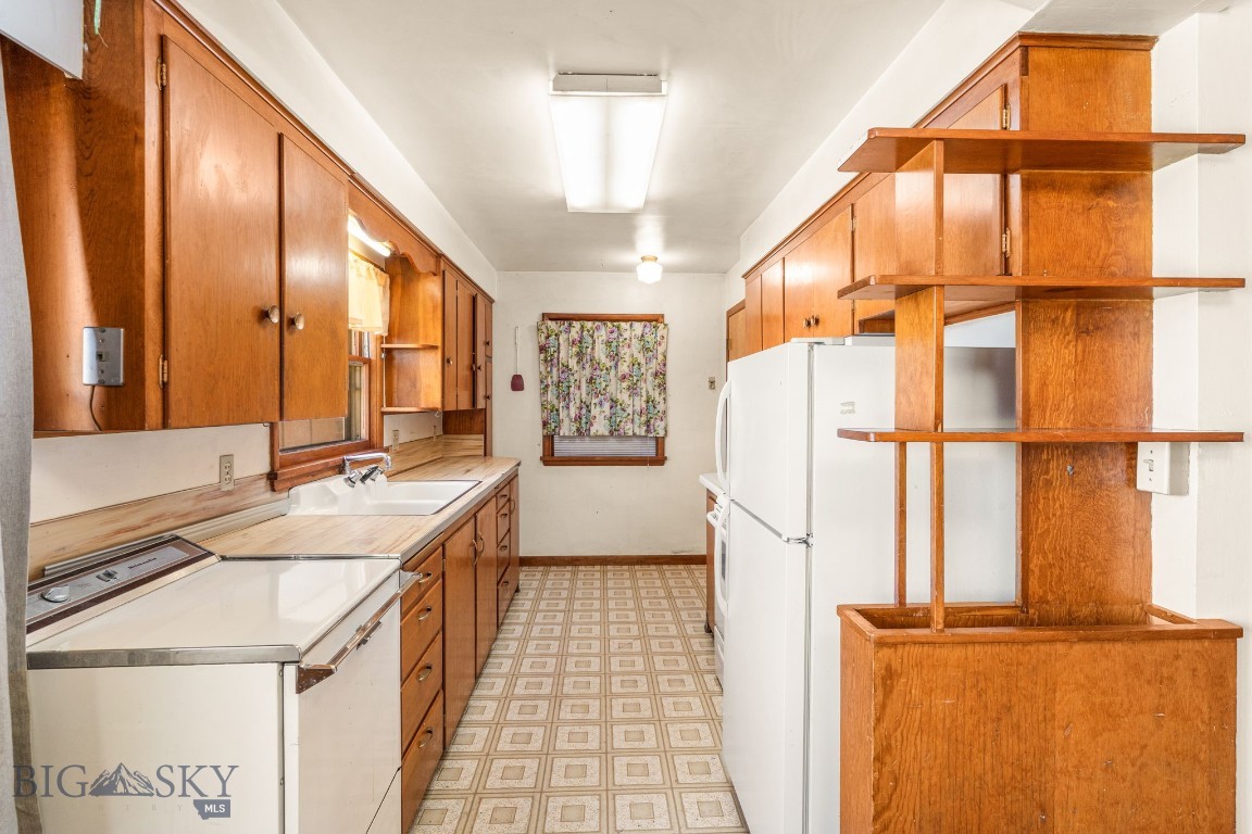 1601 W College Street Property Photo 12