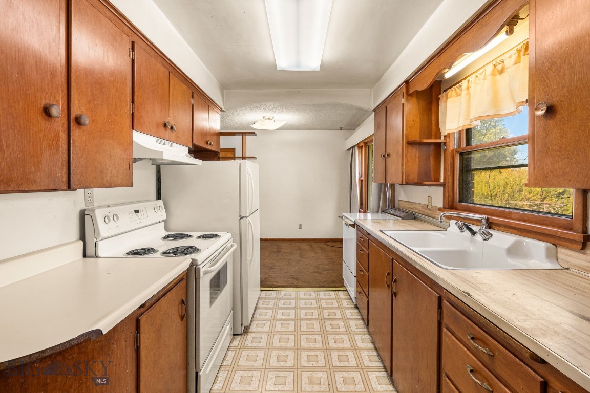 1601 W College Street Property Photo 14