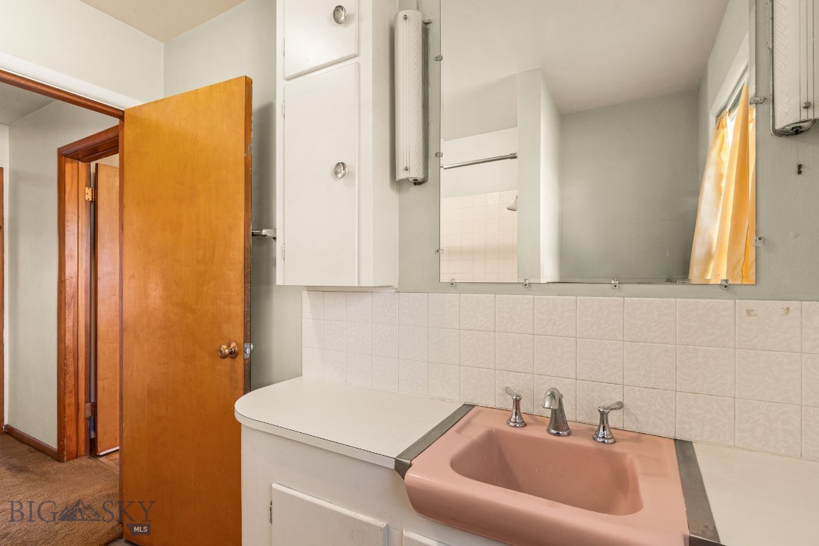 1601 W College Street Property Photo 19