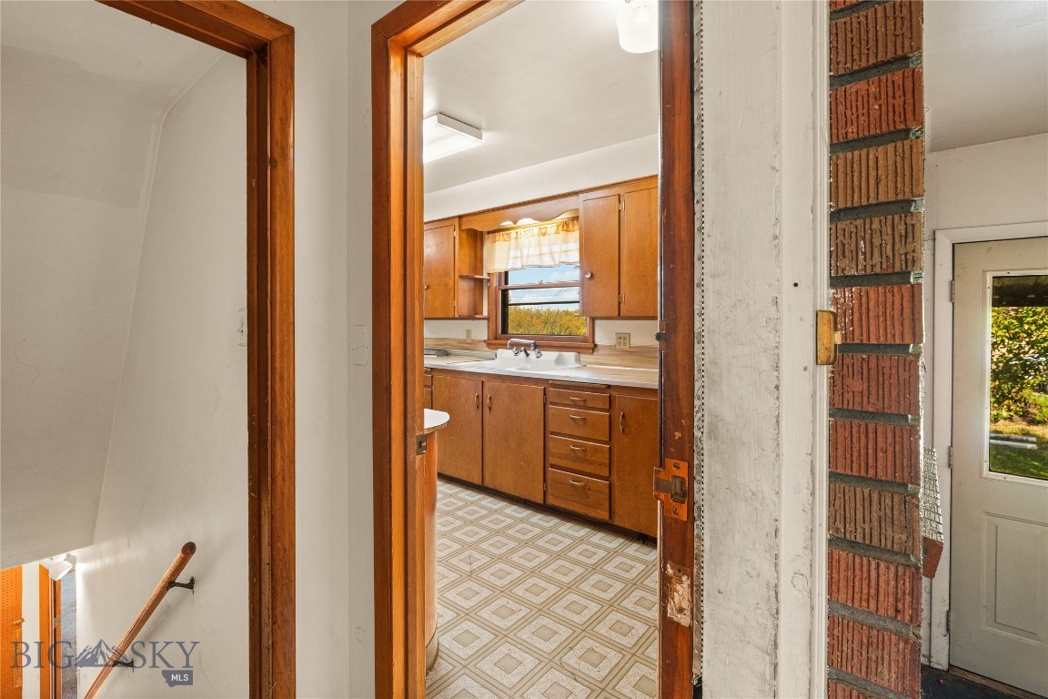 1601 W College Street Property Photo 24