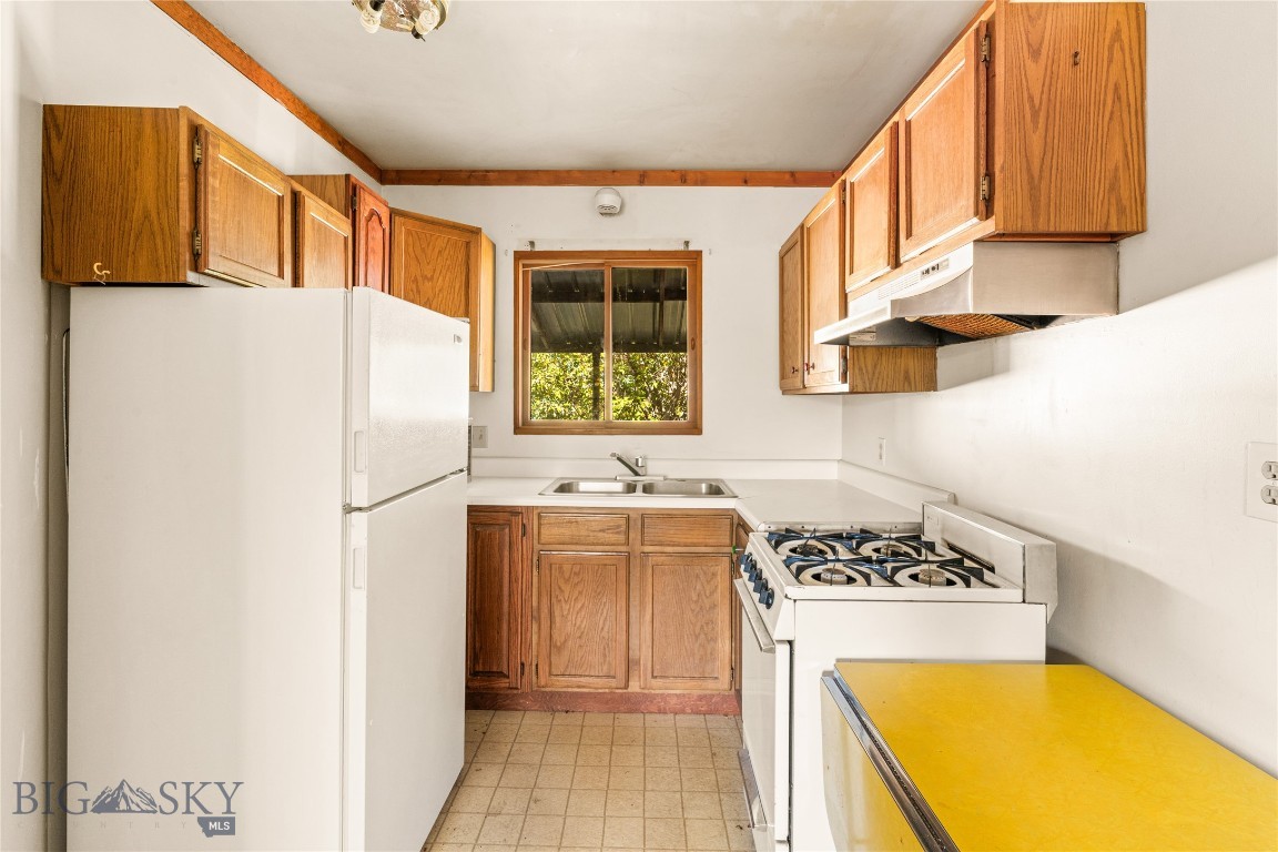 1601 W College Street Property Photo 27