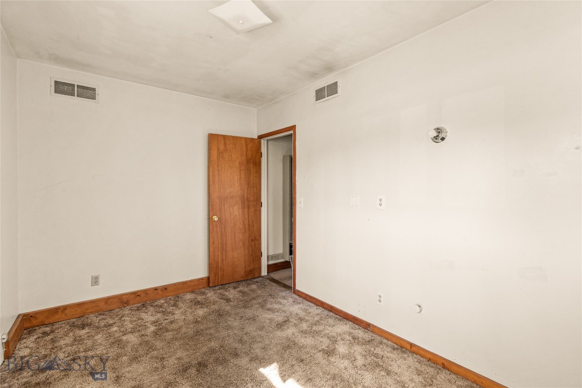 1601 W College Street Property Photo 37