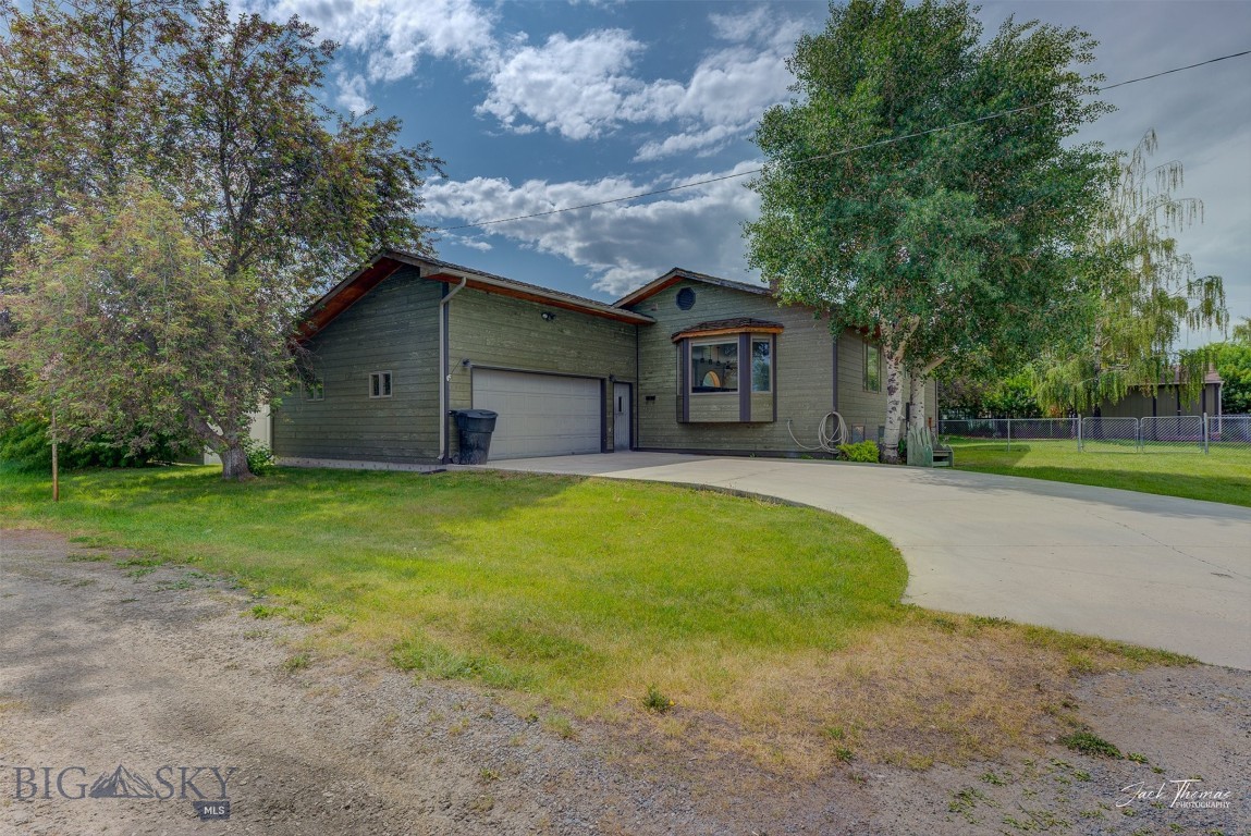 620 Higgins Property Photo 2