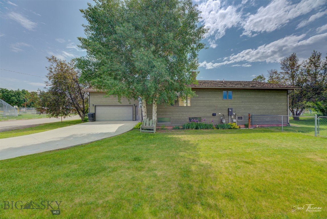 620 Higgins Property Photo 4