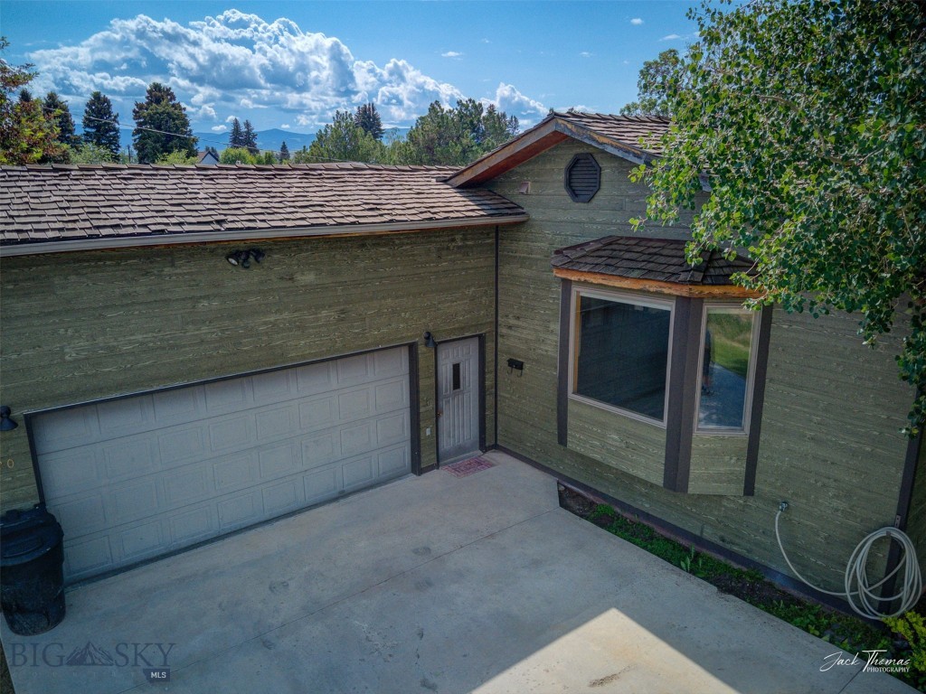 620 Higgins Property Photo 5