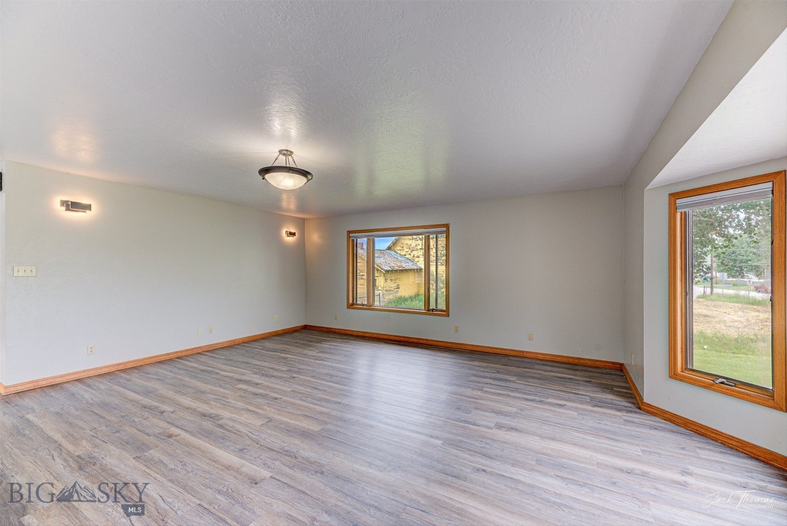620 Higgins Property Photo 6