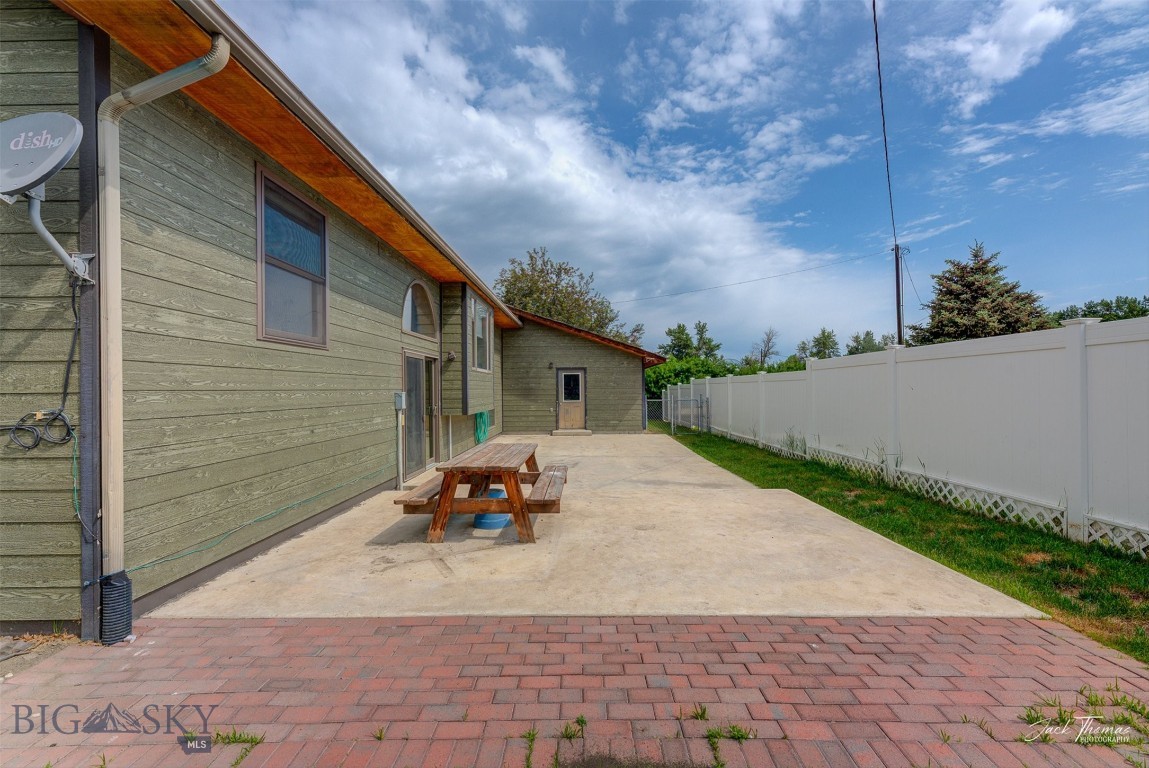 620 Higgins Property Photo 37