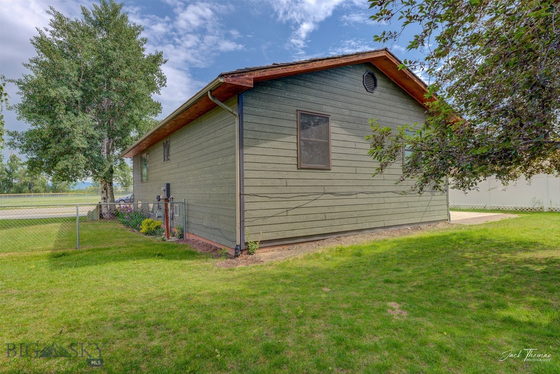620 Higgins Property Photo 39
