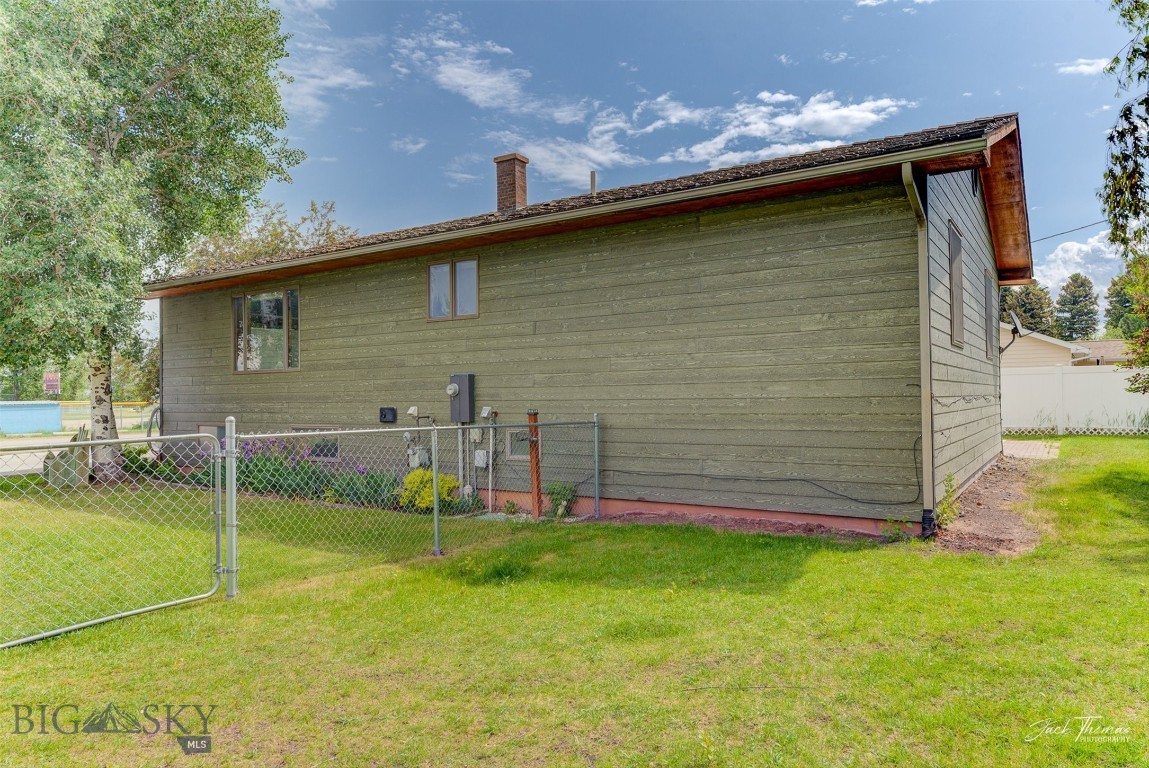 620 Higgins Property Photo 40