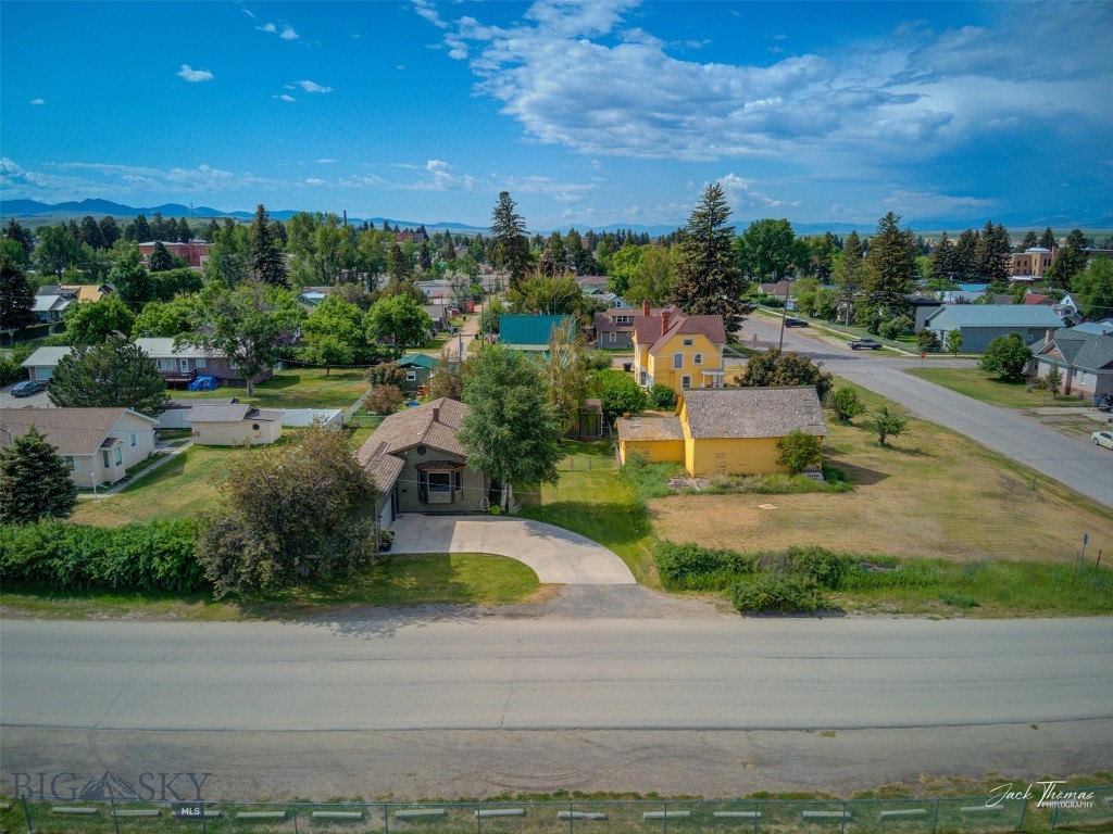 620 Higgins Property Photo 43