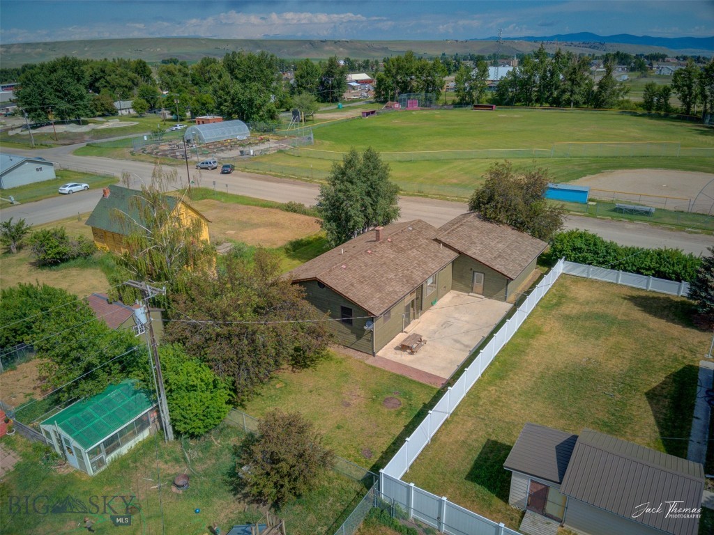 620 Higgins Property Photo 48