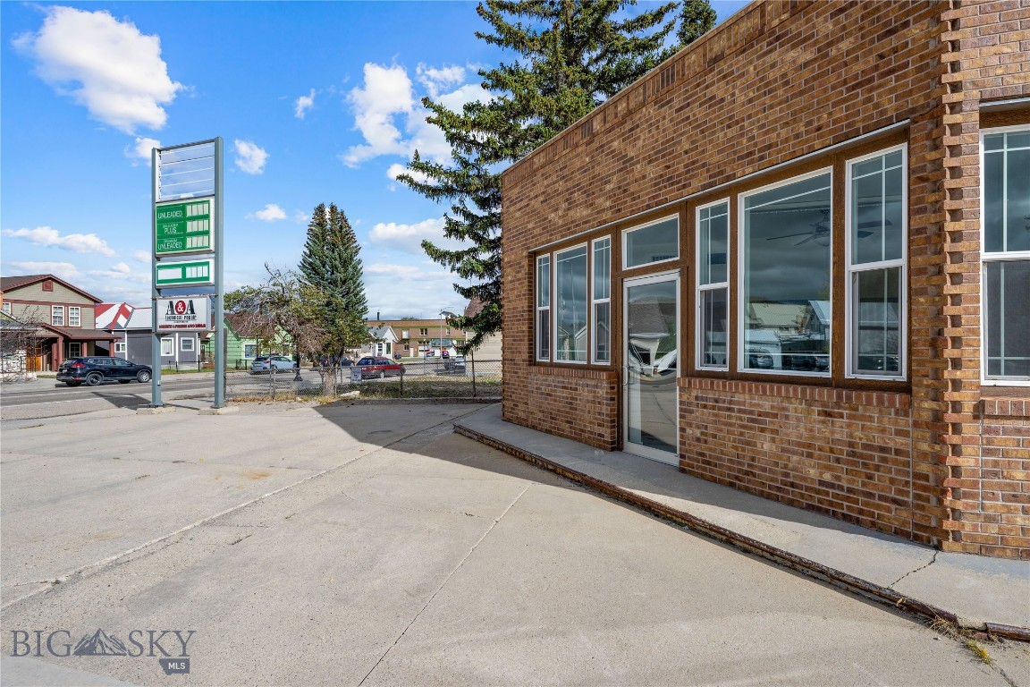 701 E Park Avenue Property Photo 11