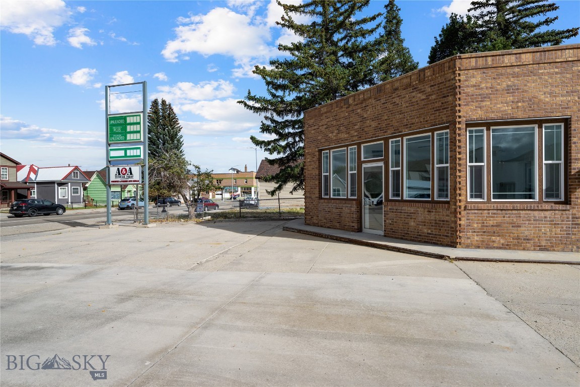 701 E Park Avenue Property Photo 12