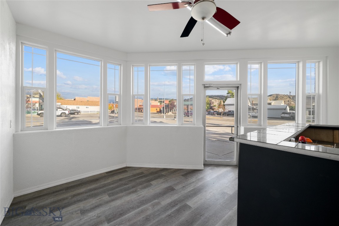 701 E Park Avenue Property Photo 14