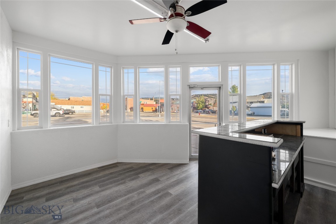701 E Park Avenue Property Photo 16