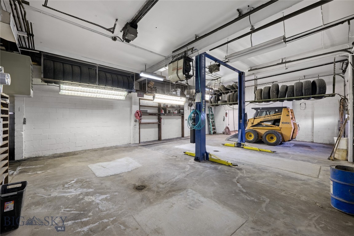 701 E Park Avenue Property Photo 17