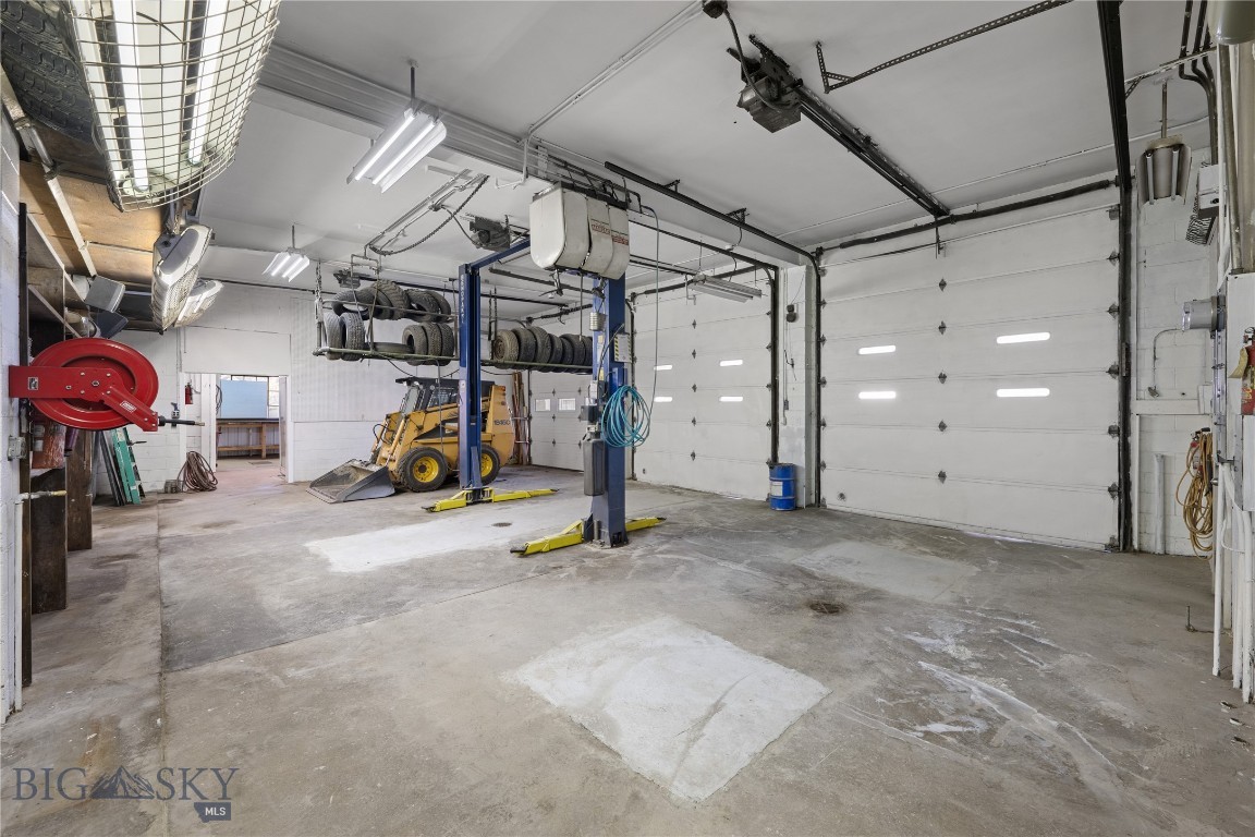 701 E Park Avenue Property Photo 18