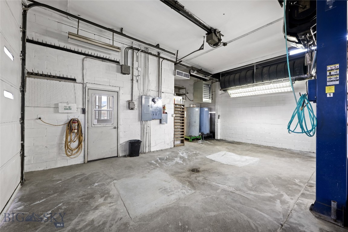 701 E Park Avenue Property Photo 24