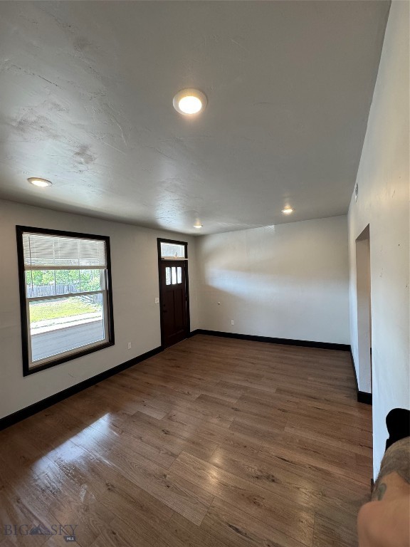 317 & 319 E Aluminum Property Photo 6