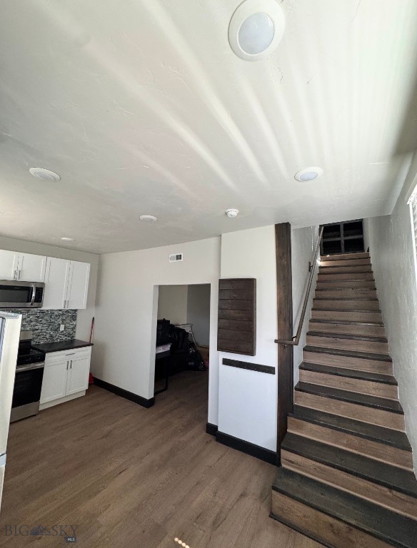 317 & 319 E Aluminum Property Photo 14