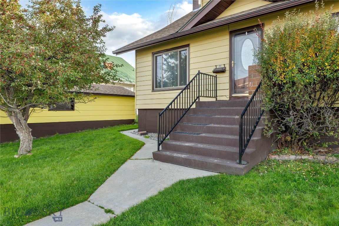 109 W 6th Property Photo 3