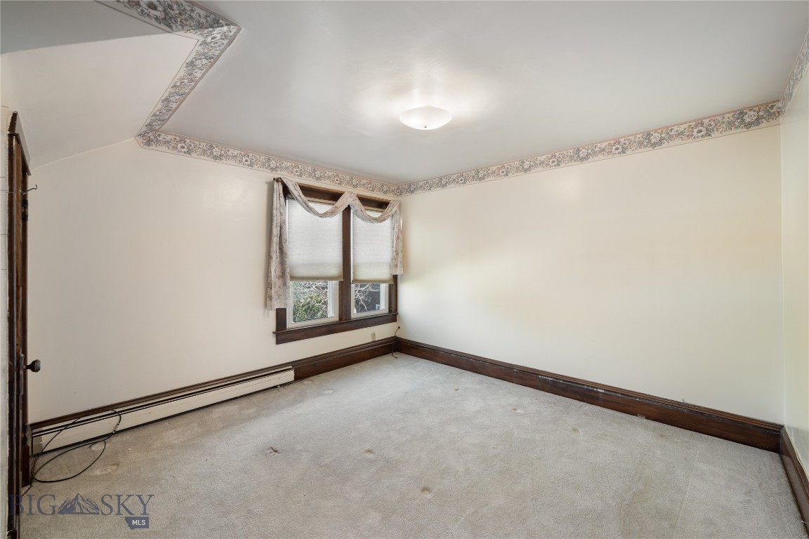 109 W 6th Property Photo 31