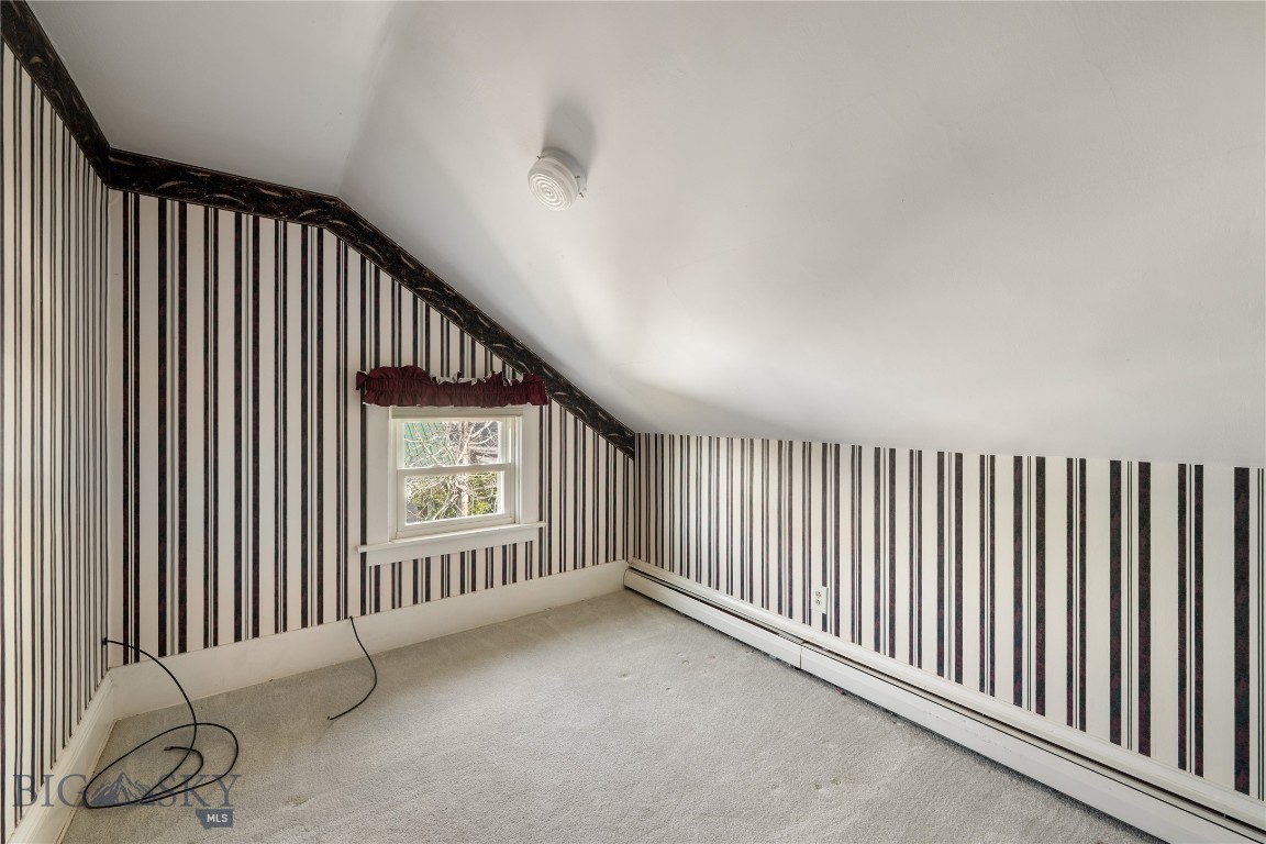 109 W 6th Property Photo 35