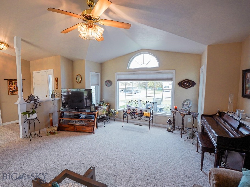 80 E Nicklaus Avenue Property Photo 7