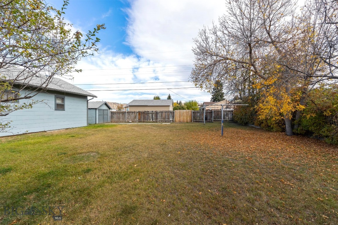 2307 Locust Property Photo 5