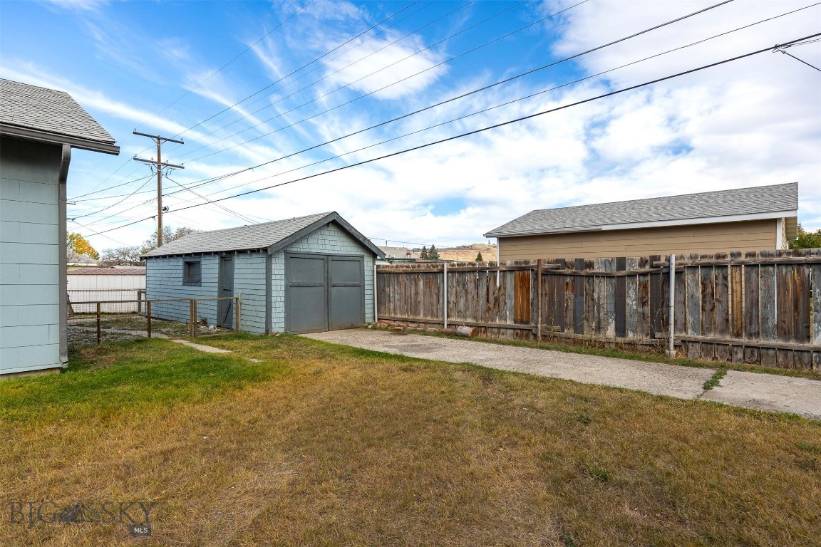 2307 Locust Property Photo 6