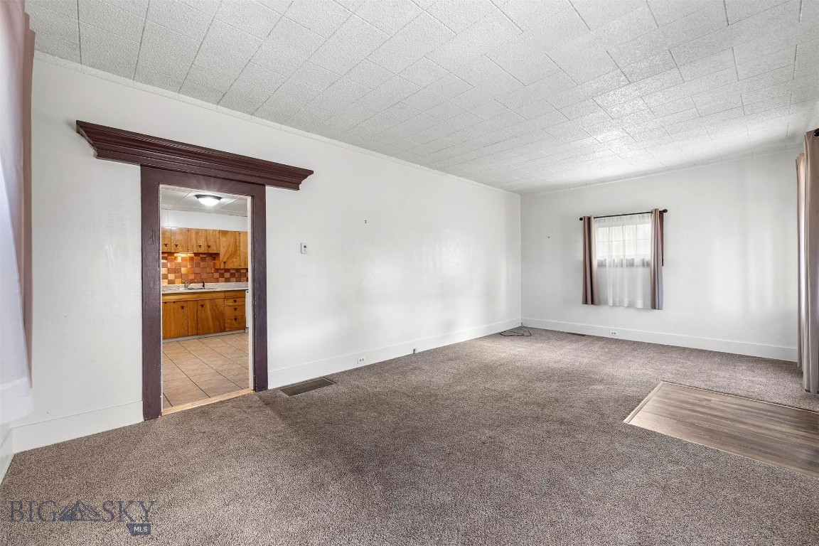2307 Locust Property Photo 11