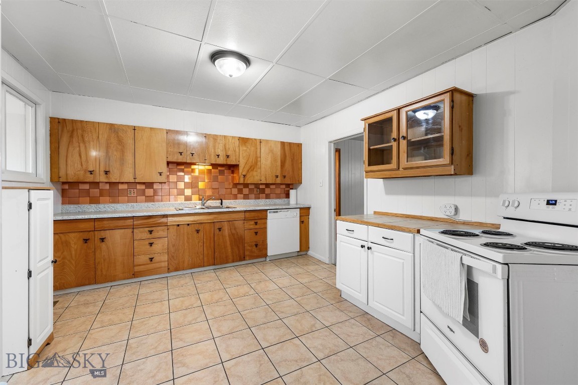 2307 Locust Property Photo 12