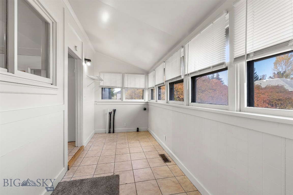 2307 Locust Property Photo 15