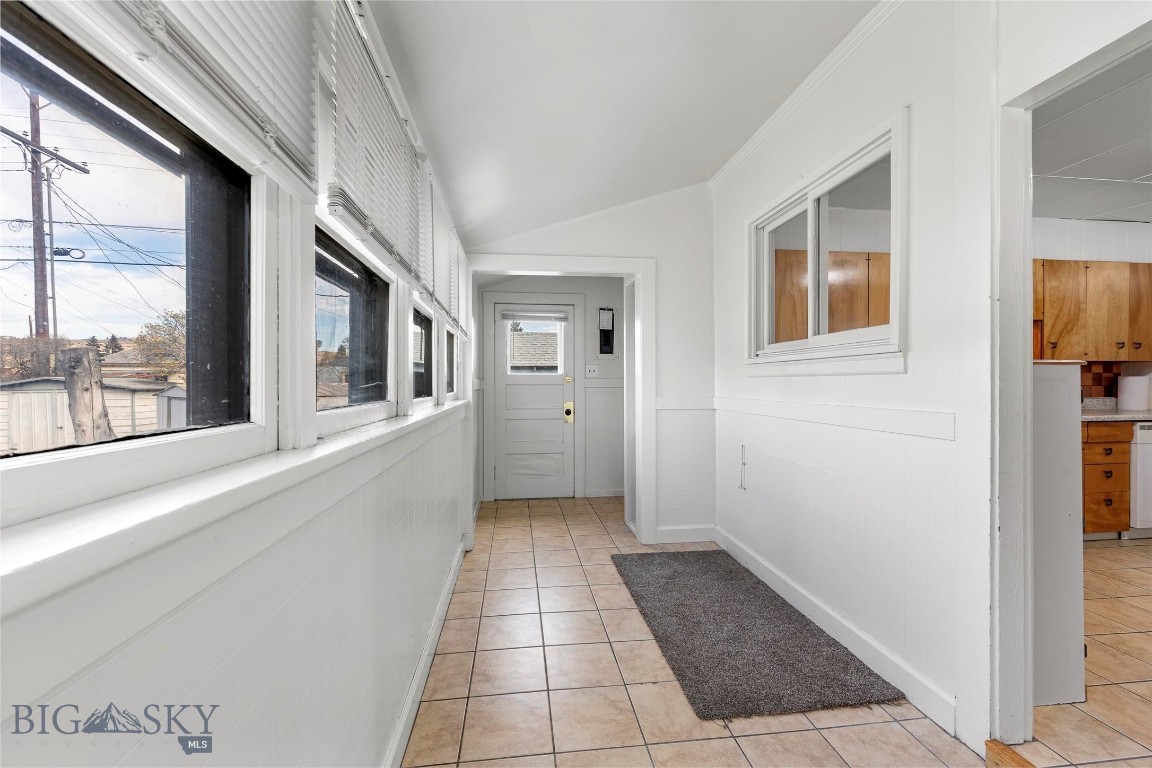 2307 Locust Property Photo 16