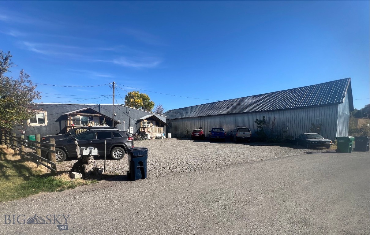 704 Front Street & 725 E Cottonwood Street Property Photo 1