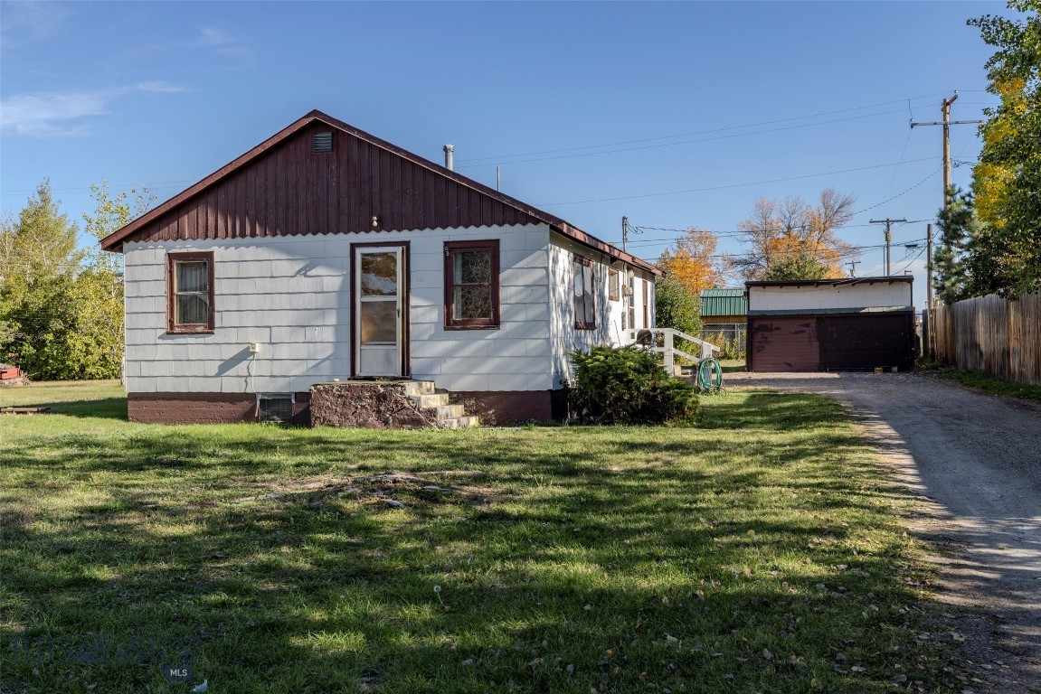 108 N Davis Street Property Photo 1