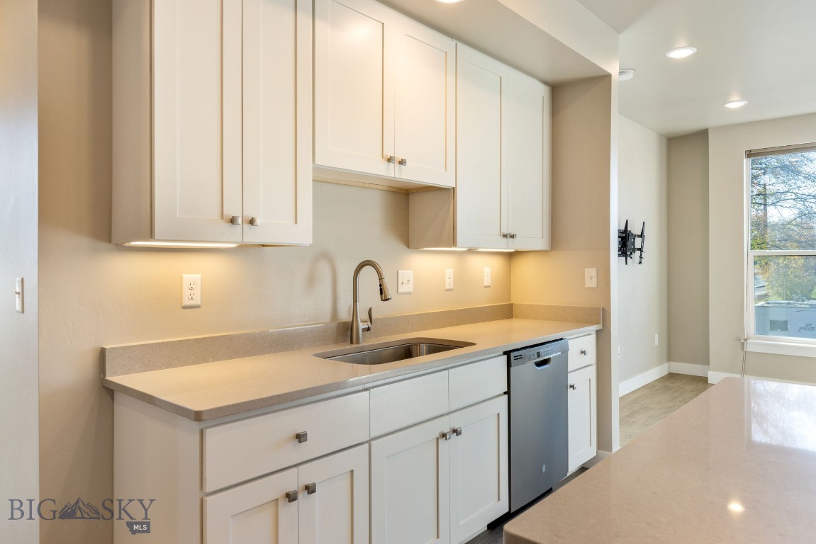1295 Thomas Drive 204 Property Photo 13