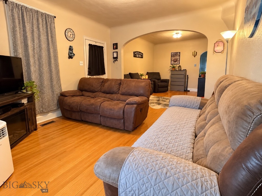 205 N Jackson Property Photo 3