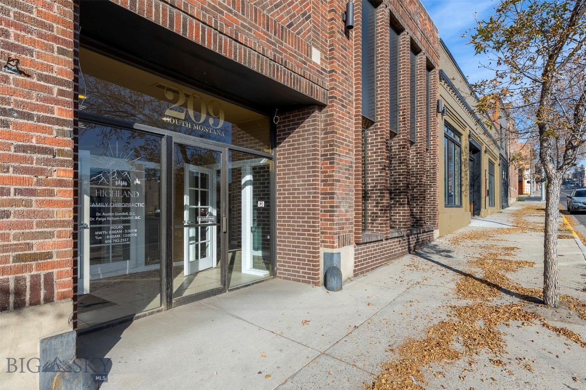 209 S Montana Street Property Photo 3