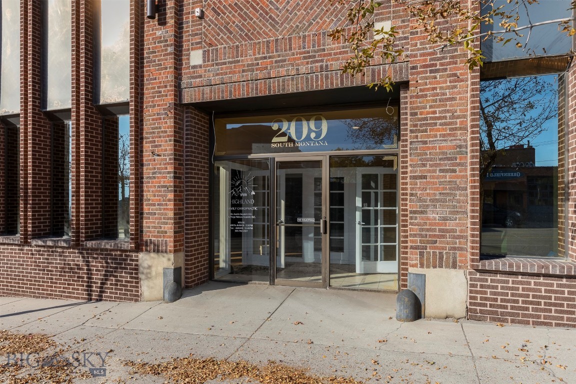 209 S Montana Street Property Photo 4